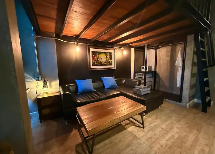 Rent V38 #420 Friendly Thailand Bangkok